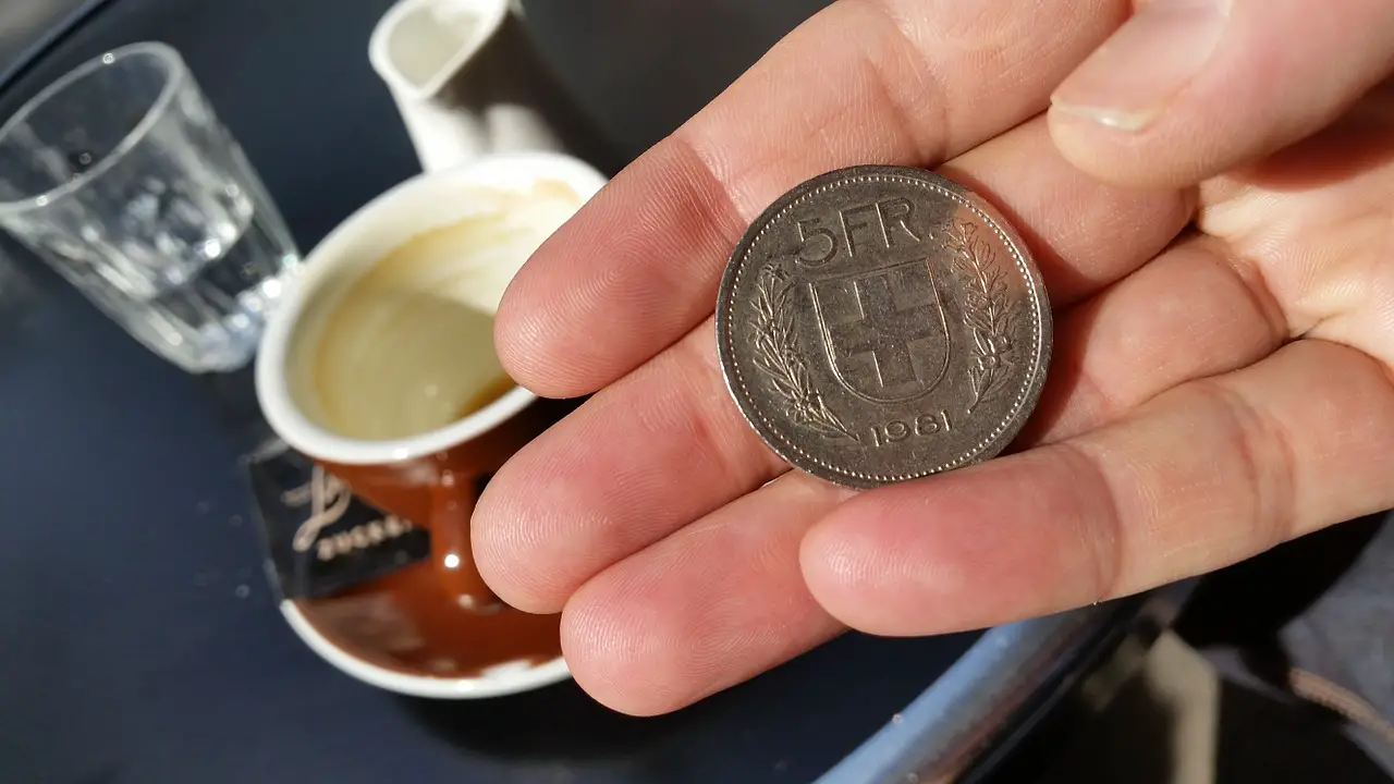 Monnaie, France
