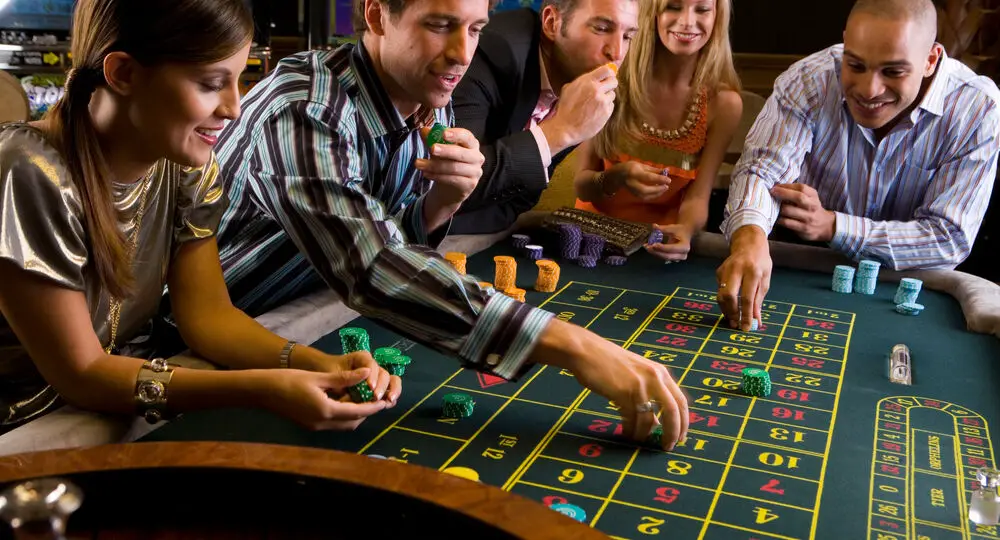 Group,Of,Men,And,Women,Enjoying,Their,Time,And,Gambling